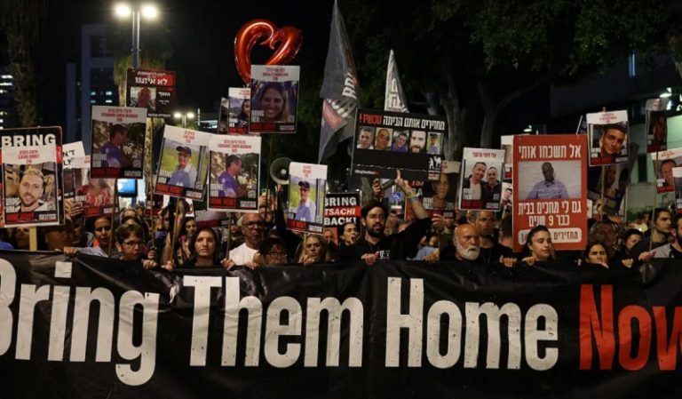 56% من الصهاينة: الحكومة لا تقوم بما يكفي لإعادة الأسرى