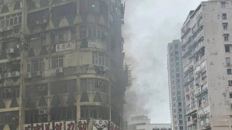 قتلى وإصابات بحريق مبنى سكني في هونغ كونغ (فيديو)