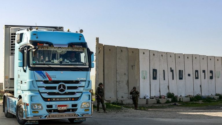 الإحتلال يمنع ثلث المساعدات عن غزة