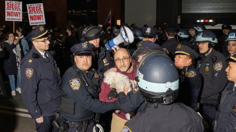 بالفيديو.. إعتقال عشرات الطلاب لتضامنهم مع غزة في جامعة نيويورك