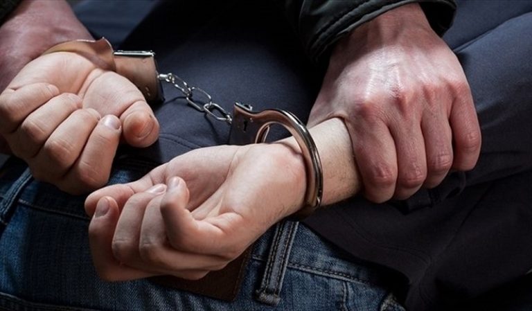 “مروّع” العابرين على طريق المطار بقبضة “المخابرات”!