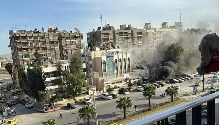 “الدفاع السورية”: العدو الصهيوني إستهدف مبنى “القنصلية الإيرانية” في دمشق