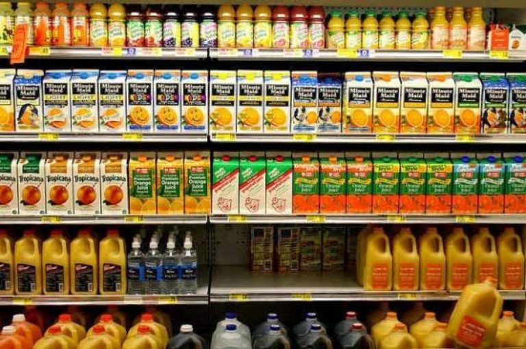 ما هي مخاطر العصائر المعلبة؟