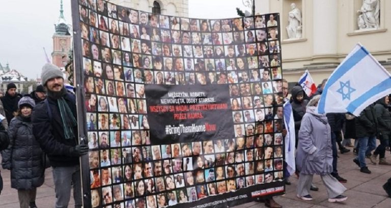 وزير صهيوني سابق: نتنياهو يضحي بالأسرى