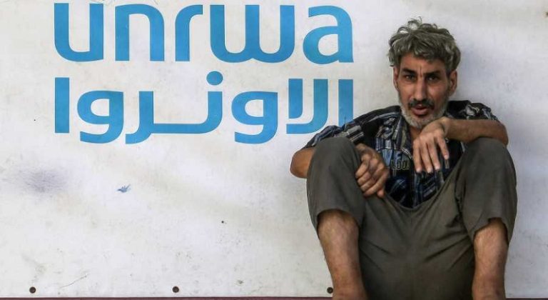 إقفال مكاتب “أونروا” مستمر والمديرة تهدّد بتأخير الرواتب