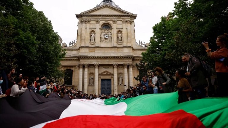 “السوربون” تلغي المحاضرات بسبب تظاهرة داعمة لغزة (فيديو)