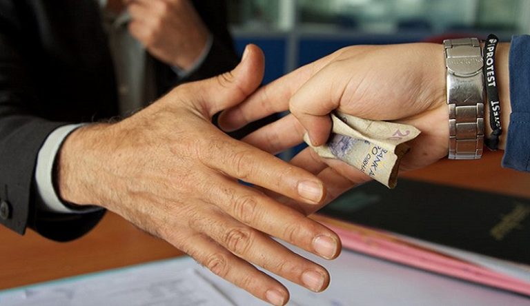 الظن بالإهمال والرشوة في عقارية جبيل وكسروان