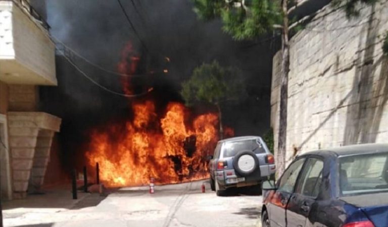 بالفيديو.. احتراق فان للطلاب في شحيم