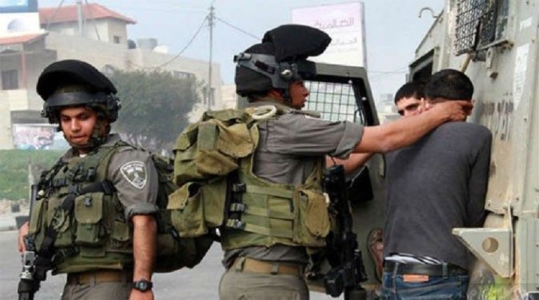 الاحتلال يعتقل 20 فلسطينياً في الضفة