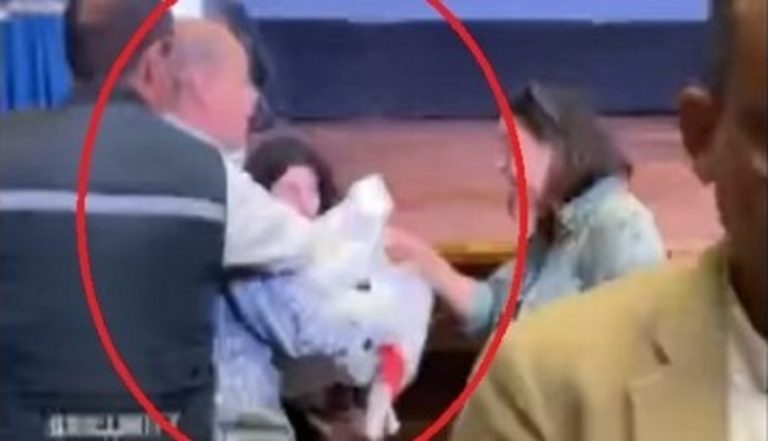 طلاب يعترضون على دعم الجامعة الأميركية في القاهرة لـ”إسرائيل”