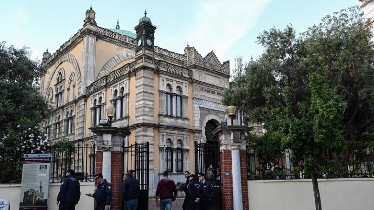 للمرة الأولى منذ أكثر من قرن.. اليونان تُعيد افتتاح جامع تاريخي لصلاة العيد!