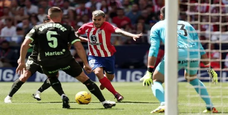 أتلتيكو مدريد يهزم جيرونا بثلاثية ويقترب من المركز الثالث بالدوري الإسباني لكرة القدم