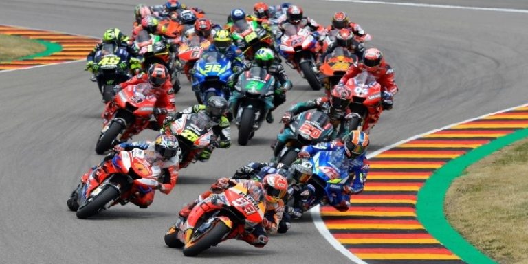 مظاهرة ضخمة لسائقي الدراجات النارية