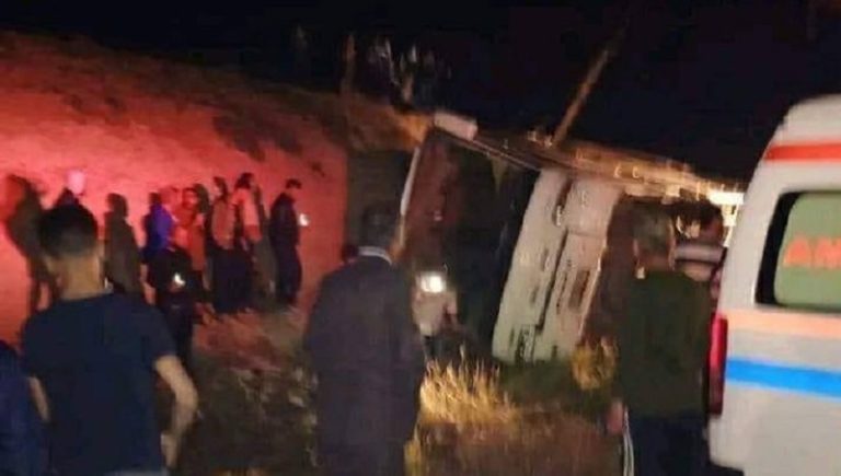 4 قتلى و21 جريحاً بحادث على أوتوستراد حمص دمشق