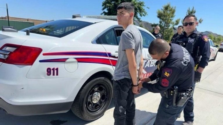 السطو على مجوهرات بقيمة 500 دولار.. والسارق “مارينز”!