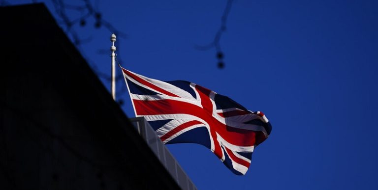 “رويترز”: بريطانيا تدرج 13 جهة جديدة على نظام العقوبات الخاص بإيران