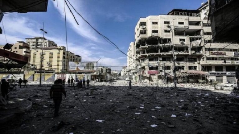 الاحتلال  يلقي نقوداً مزورة في أجواء دير البلح (صورة)