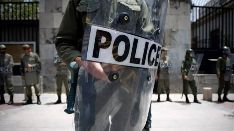 توقيف رجل يهدد بتفجير نفسه أمام القنصلية الإيرانية في باريس