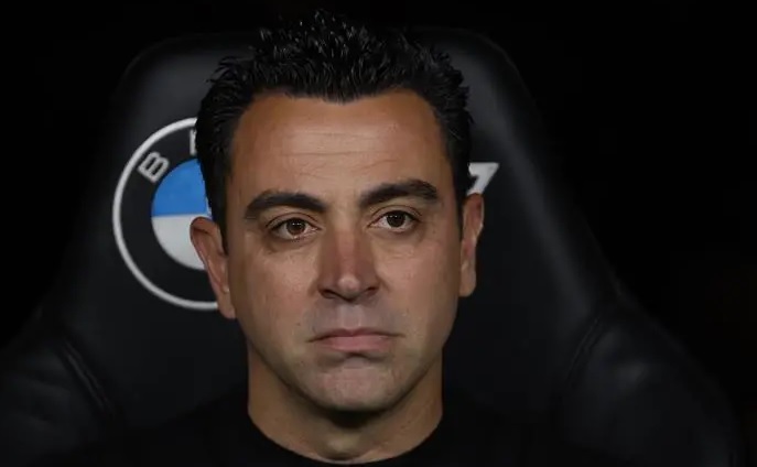 تشافي يُسبب إنقساماً داخل برشلونة