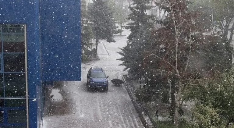 بالفيديو.. عاصفة برد قوية تجتاح العاصمة التركية