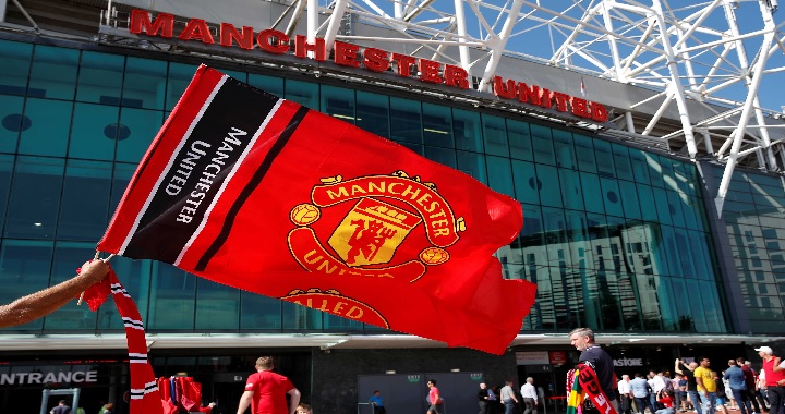 مانشستر يونايتد يسعى لتعزيز صفوفه بظهير أيسر