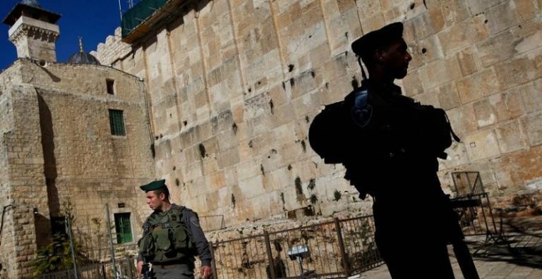 الاحتلال يمنع الصلاة في جمعة رمضان الأخيرة