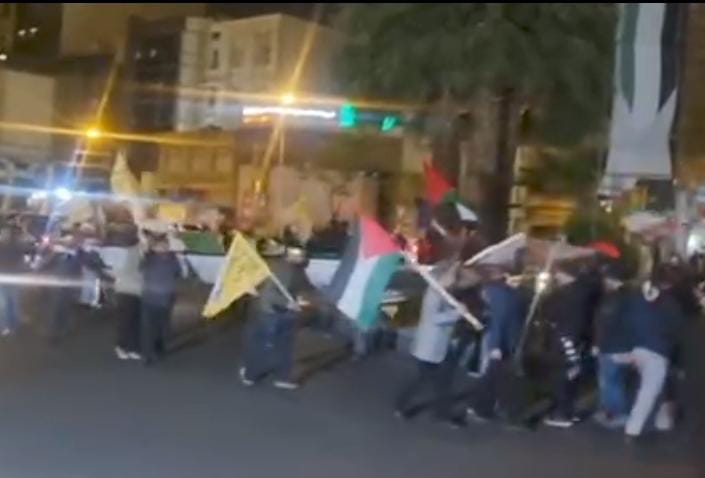 مسيرات في طهران دعماً للهجوم  (فيديو)