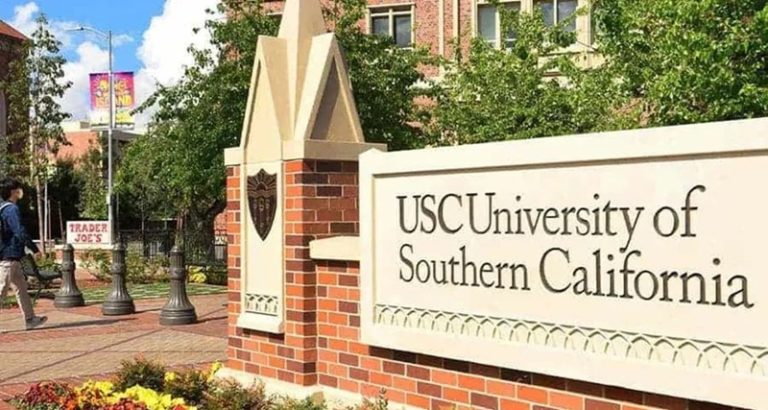 جامعة أميركية تلغي خطاب التخرّج للطالبة المتفوّقة.. لأنها مسلمة!