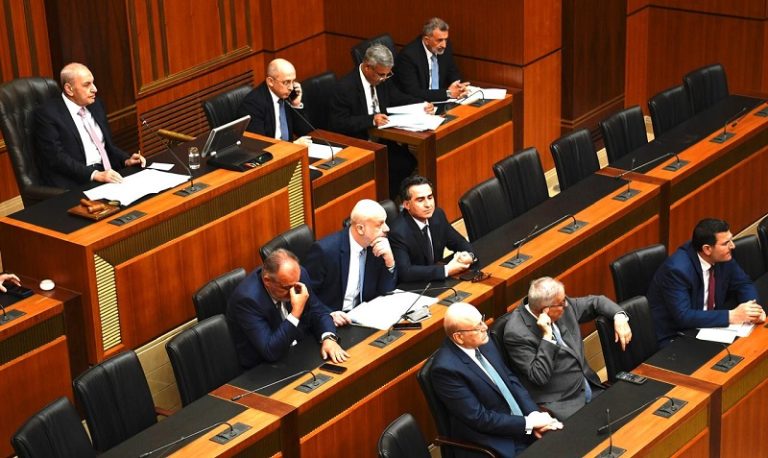 تصاعد الاشتباك السياسي بين قوى المعارضة والممانعة؟