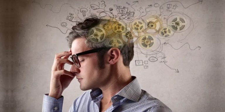 بين الإنسان ـ الآلة.. والآلة ـ الإنسان: لم نعبر يوماً عصر الإنسانية!