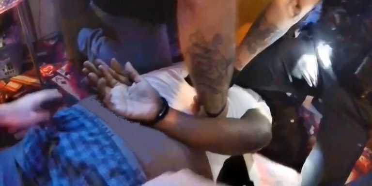 بالفيديو ـ وفاة شخص خلال اعتقاله!
