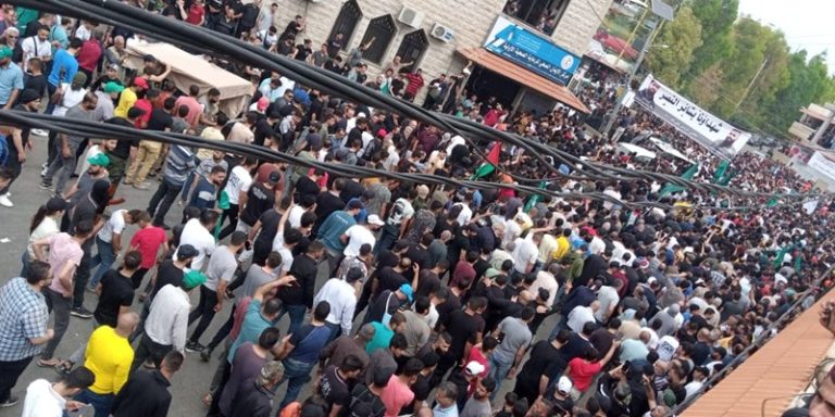 بالفيديو ـ استعراض مسلّح ورصاص وقذائف في تشييع الشهيدين خلف في عكار!