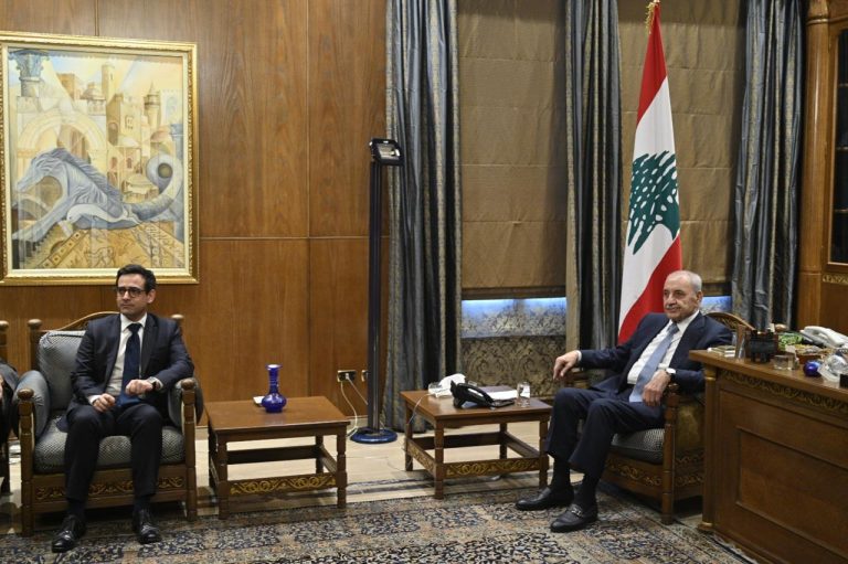 بري لوزير خارجية فرنسا: لبنان متمسك بتطبيق القرار 1701