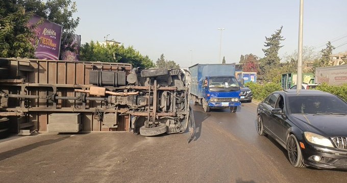 إنقلاب “بيك اب”على طريق خلدة- الشويفات