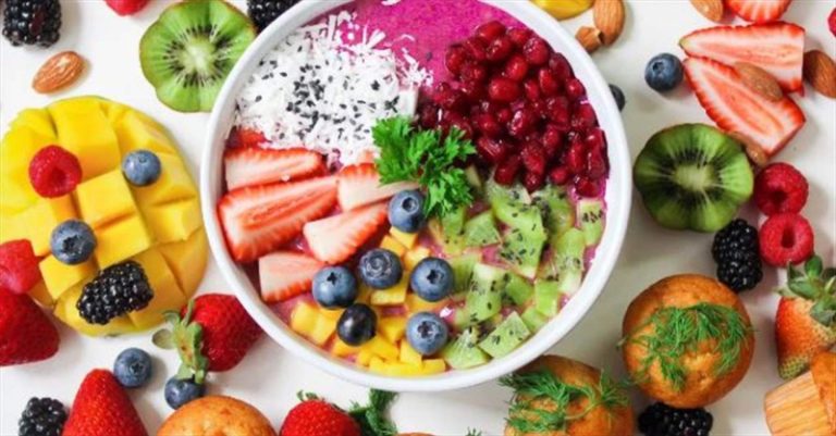 كيف يساهم النظام الغذائي بالمحافظة على البشرة؟