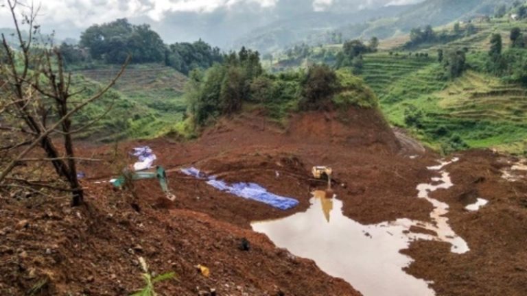 6 جرحى ومحاصرين بإنزلاق تربة في الصين