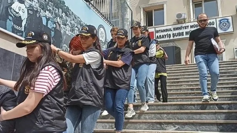 إجبار نساء أجنبيات على ممارسة الدعارة! (صور)