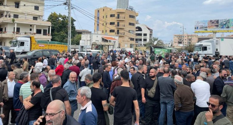 أوتوستراد جبيل مغلق في كلا الاتجاهين (صورة)