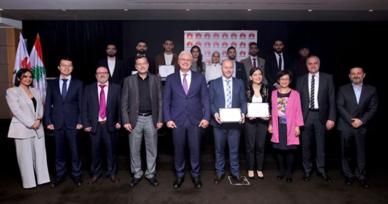 القرم: للإتصالات دور محوري نحو التحول الرقمي