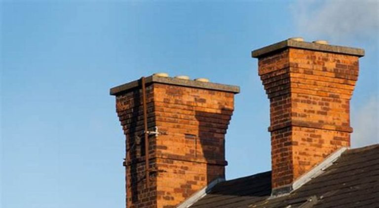 إنقاذ طفل عالق في مدخنة منزله!