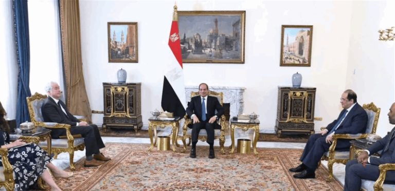 السيسي لرئيس الإستخبارات الأميركية: للعمل على تسوية القضية الفلسطينية