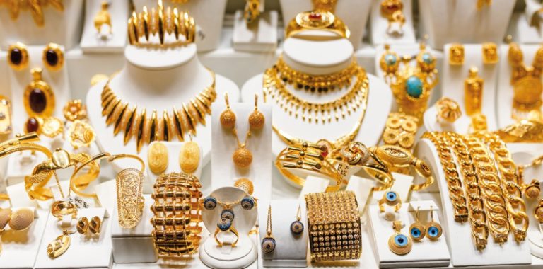 بالفيديو.. نهب 95% من المجوهرات في متجر صيني!