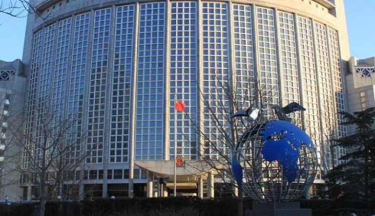 الصين تحذر واشنطن: العقوبات تضر بالأسواق العالمية