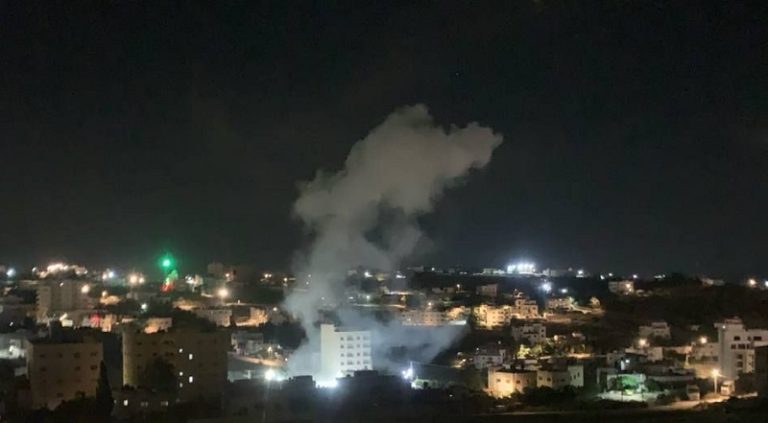 بالفيديو.. اشتباكات عنيفة في طوباس والخليل