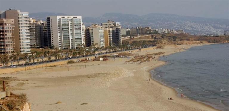 بالفيديو.. تيار مائي عند شاطئ الرملة البيضاء في بيروت