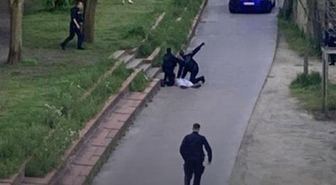 بالفيديو.. مقتل شخص واصابة إثنين بهجوم بسكين في بوردو الفرنسية