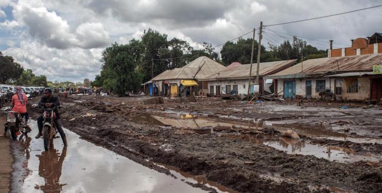 مقتل 155 شخصاً بفيضانات في تنزانيا (فيديو)