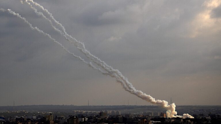 إصابة مبنى في “سديروت” بصاروخ من غزة