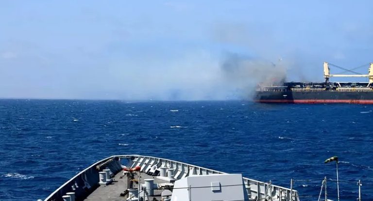 بلاغ عن انفجارين قرب سفينة جنوبي عدن