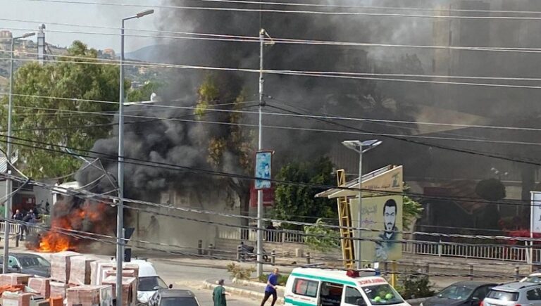 بالفيديو.. لحظة استهداف العدو محيط مستشفى في بنت جبيل